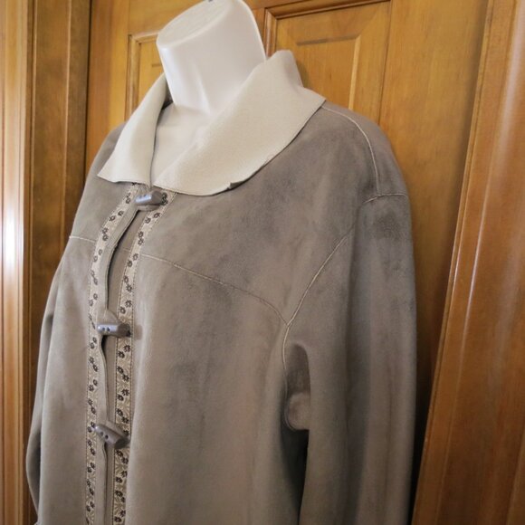 NWT Alfred Dunner "Castle Bay" Mocha Faux Suede Coat Toggle Button Size 18W - Picture 4 of 12